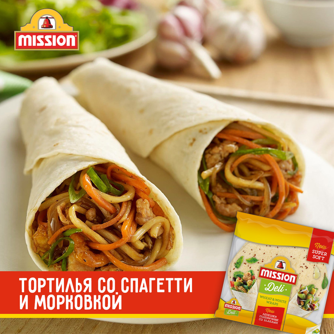 Тортилья со спагетти, фаршем и морковкой