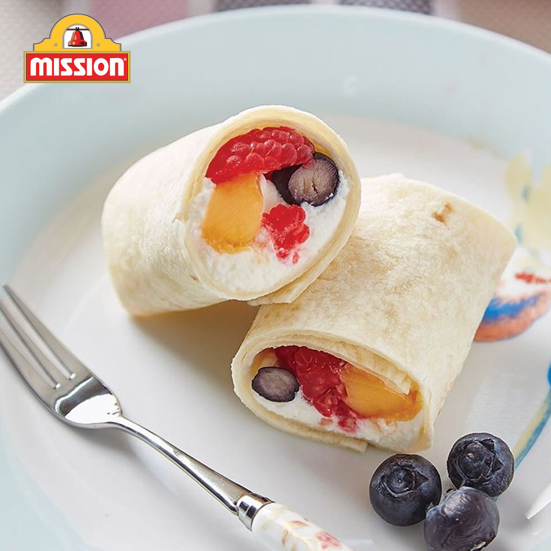 Ролл с творогом и фруктами 