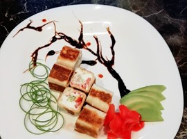 РОЛЛ ИЗ ТОРТИЛИЙ С КРАБОВЫМ МЯСОМ
