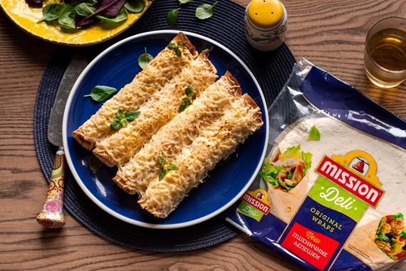 Запеченные роллы с итальянским мясным соусом